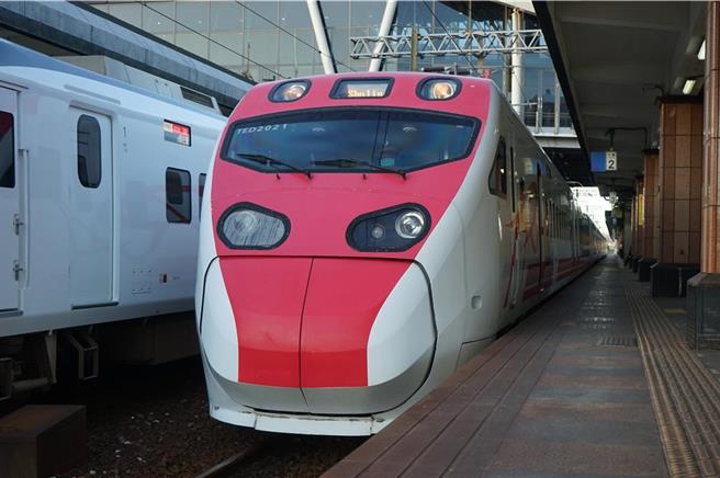 五月天11月初花莲开唱，吸引歌迷关注，台铁加开班车疏运。（本报资料照片）