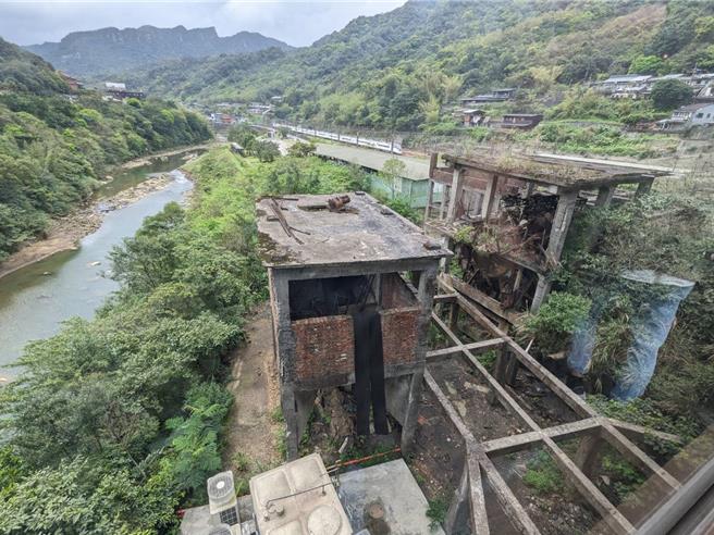 新北市觀旅局長楊宗珉表示，瑞三鑛業整煤廠是青春山海線上重要的文史地標，也是位於三貂嶺、牡丹、猴硐的「雙百年環線」核心三角區域，象徵北台灣礦業文化的重要館舍。（新北市觀旅局提供）