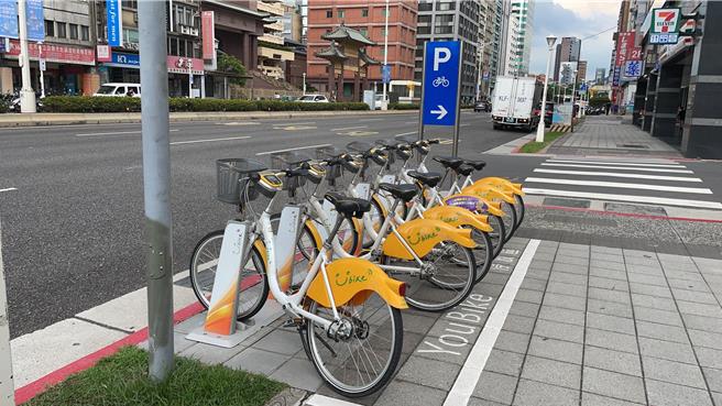 微笑单车公司提醒，26日凌晨1至5时，全台YouBike系统进行资料库升级，期间全台YouBike皆暂停营运。（刘彦宜摄）