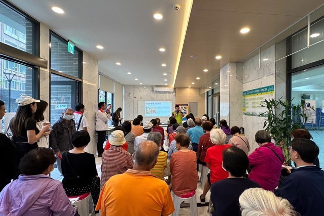 讲座上邀请专业地政士讲解不动产诈骗手法及预防方式，帮助民眾识诈、进而防诈。(图/永庆房产集团提供)