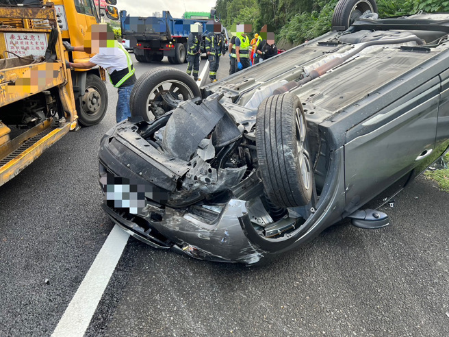 今（21）日上午7时23分，国道3号北上41.3公里处惊传严重车祸。（图警方提供／简铭柱翻摄）