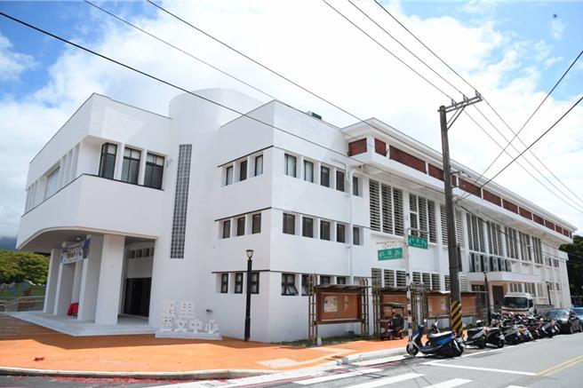 玉里镇艺文中心进行翻修大改造，成为一座整合艺文、表演、影视、运动等多功能的复合式场馆。（花莲县政府提供／王志伟花莲传真）