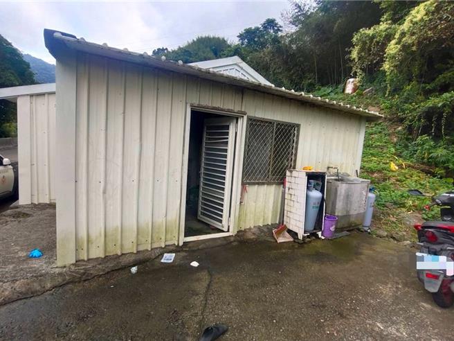 苗栗县泰安乡锦水村圆墩部落21日下午发生枪击事件，林姓兄弟疑酒后口角，哥哥持自制土造猎枪朝弟弟小腿射击。(读者提供)