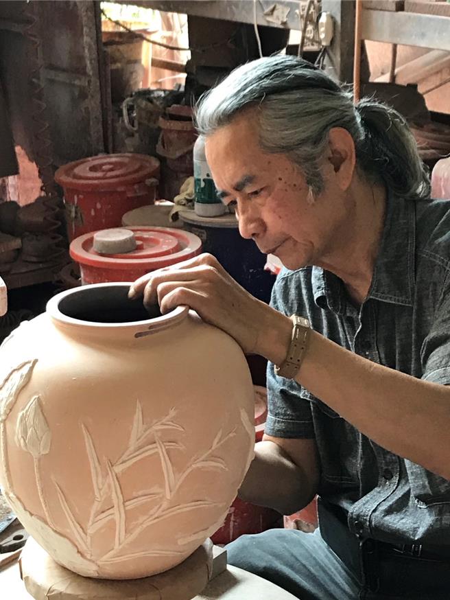 陶艺家林清河等5组个人或团体，获2024台湾工艺奖「协作奖」。（台湾工艺中心提供／杨静茹南投传真）