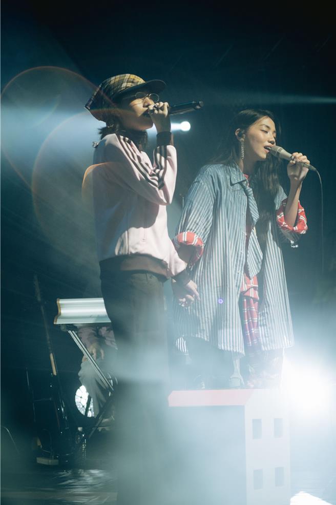 洪佩瑜邀請陳嫺靜擔任演唱會嘉賓。（何樂音樂提供）