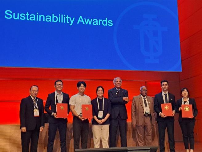 葡萄王李宜蓁博士（右一）分享三項研究成果。圖／業者提供