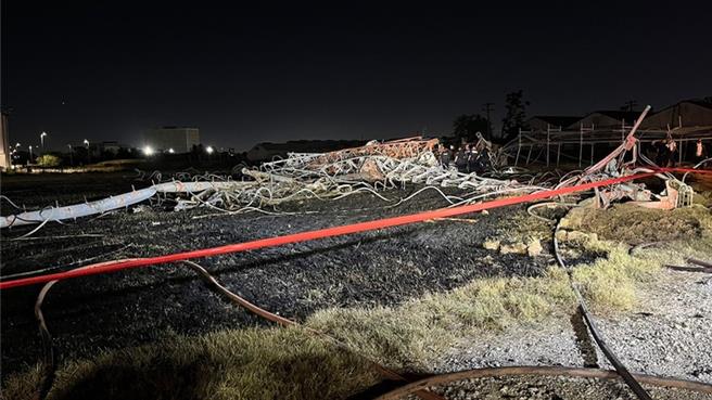 休士顿直升机撞电塔坠毁现场（摘自 X，  Houston Fire Department）