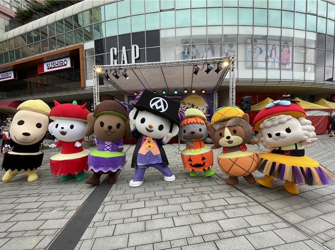 本周六「2024天母搞什么鬼」将在天母运动公园登场，全联福利熊和水果探险队全员变装出动。（全联提供）