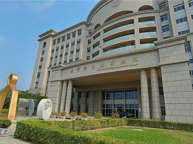 陳男在疫情期間受騙前往柬埔寨工作，卻因持偽造疫苗接種卡出國，遭彰化地院依共同犯行使偽造特種文書罪，處拘役20天。（葉靜美攝）