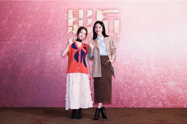 林廷忆（左）剧中将杨谨华饰演的周凡视为头号偶像。（Netflix提供）