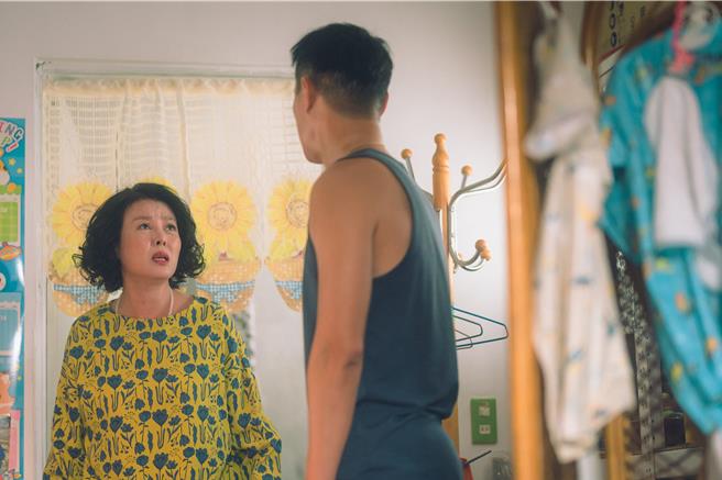 苗可丽诠释不一样的妈妈。（鹿路电影提供）