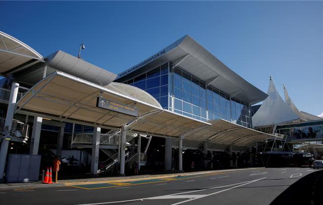 纽西兰奥克兰国际机场的下客区（图／路透社）