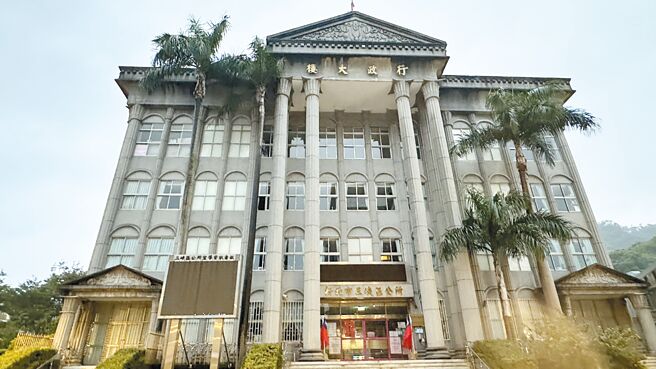 新北市三峡区公所经建课近日有4名同仁调迁，公务员流传是因业务繁重才会导致公所经建课流动率高，公所澄清虽然业务确实繁重，但人员本就来来去去，强调属于正常调动。（柯毓庭摄）