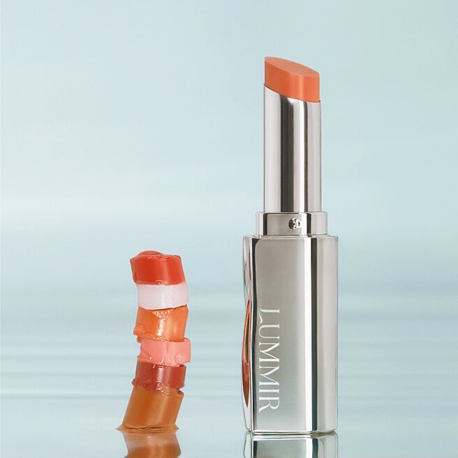 寶雅的Lummir露米爾閃耀水光脣膏3.4g，原價559元，11月5日前特價499元。（寶雅提供）