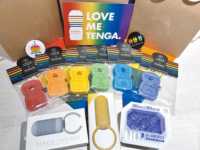 「臺灣同志遊行限定盲盒」內容包含嘻沐配方手工製成TENGA CUP造型浴餅，還有象徵性別友善的彩虹植物精油。（小鹿文娛旅宿集團提供）