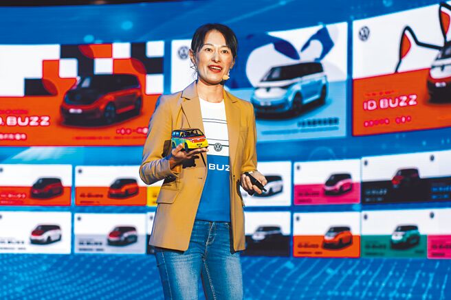 台湾福斯商旅总裁巫诗棻表示发表会前已接获超过300张订单。（吴松翰摄）