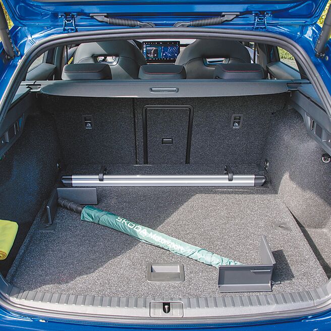 行李廂附多項配備，提高收納機能。（陳大任攝）