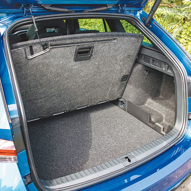 底板下方有夾層，可提高裝載彈性。（陳大任攝）