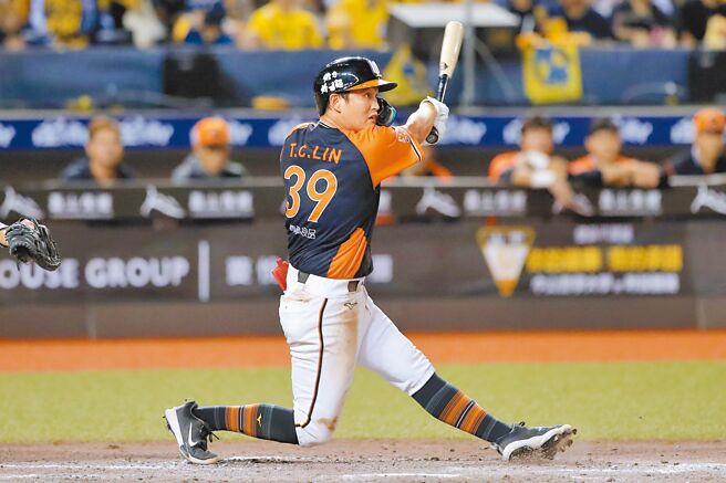 獅隊林祖傑單場2安打、2打點，奪下單場MVP。（黃世麒攝）