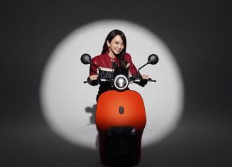 愛紗嗨唱17年前夯曲「大嘴巴」準備復出歌壇？ 鬆口回應了