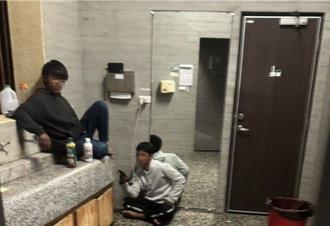 外籍漁工霸佔澎湖國際廣場廁所充電 居民憂治安問題
