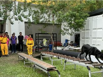 台南元老級搜救犬2病逝、1退役 領犬員培訓新血傳承使命