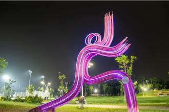 藝術應援全民運 黃玉霖跨腿壓線成創作靈感