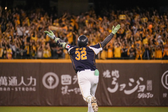 中職》兄弟G3打擊大爆發 10比0獵獅系列賽2比1領先