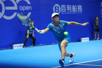 海碩男網賽》跨盤連下11局 曾俊欣：今年發球最好的一場