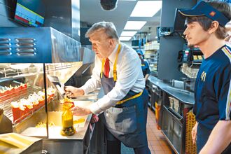 川普炸薯條 暗酸賀錦麗說謊