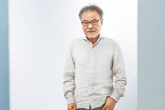 黑澤清愛電玩 忙裡偷閒幫妻破關