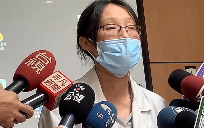 台中醫院急診室主任陳莉瑋說明高職生到院情況。（台中醫院提供／馮惠宜台中傳真）