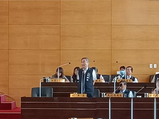 副市長黃國榮指出，顧問蔡壁如不是由他接洽，會轉達給市長知道。（陳淑娥攝）