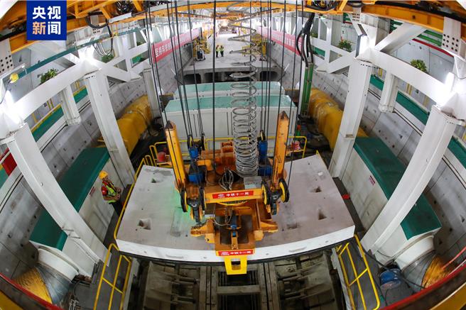 陸域轉海域陸在建世界最長海底高鐵隧道今起穿海施工。（大陸央視） 