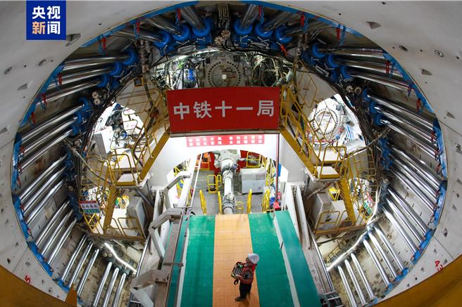 陸域轉海域陸在建世界最長海底高鐵隧道今起穿海施工。（大陸央視）