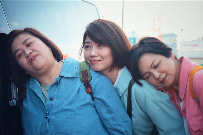 锺欣凌（左起）、严艺文、杨贵媚在日寻找感人故事。（桂田文化艺术基金会、桂田文创提供）