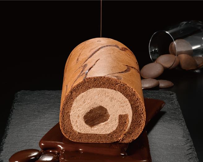 亞尼克攜手比利時巧克力品牌「貝可拉」，打造「貝可拉極濃生巧生乳捲」，售價530元。(亞尼克提供)