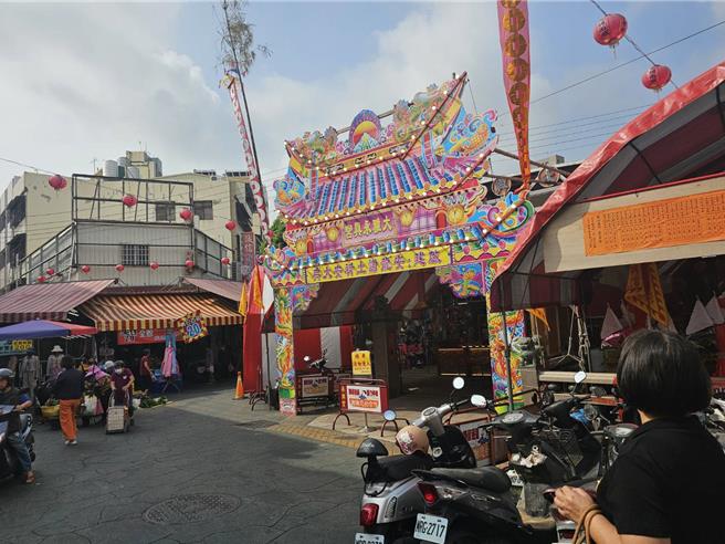 台中市大雅区永兴宫公告全区茹素引起大雅区民反弹。（李京升摄）