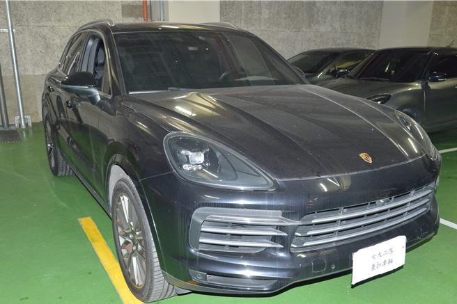 诈团吸金上亿 金主保时捷、宾士2名车被扣 台北分署「双11」拍卖（台北分署提供）