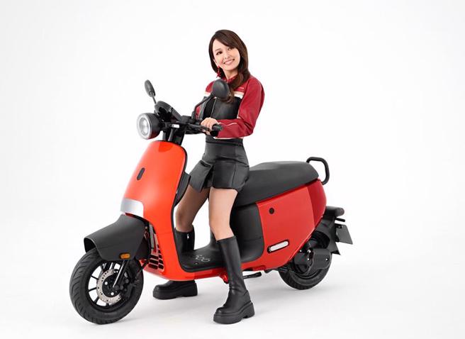 愛紗近來和電動機車品牌合作。（Gogoro提供）