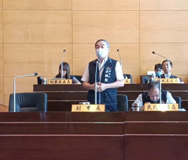 副市長黃國榮指出，蔡壁如顧問不是由他負責接洽。（陳淑娥攝）