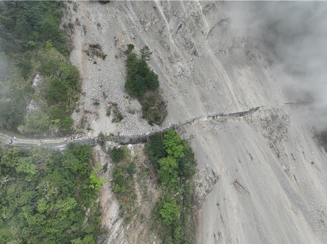 林业保育署台中分署呼吁民眾暂时不要进入步道。（林业署提供／李京升台中传真）