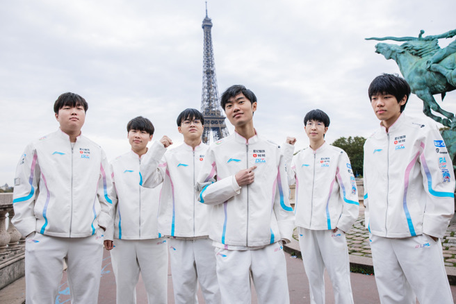 LOL《英雄联盟》2024世界大赛赛程进入四强战，图为LPL赛区BLG。（Facebook／LOL Esports）