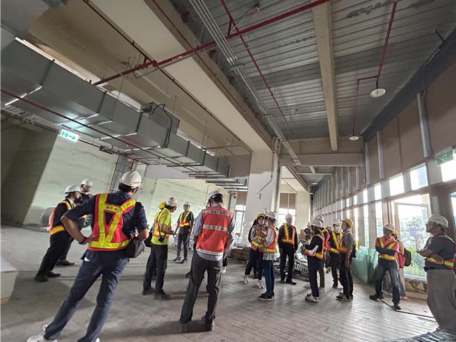 台铁凤山车站大楼二度公告招商。（台铁公司提供／蔡明亘台北传真）