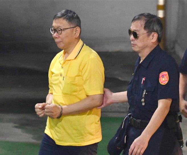 柯文哲戒护上铐探重病父亲，引发外界关注。（资料照）