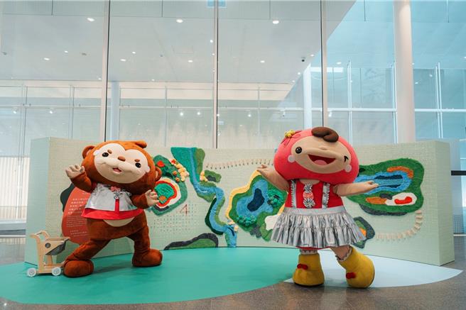 桃園市政府2015年因舉辦台灣燈會，催生吉祥物ㄚ桃、園哥。(市府提供／蔡依珍桃園傳真)