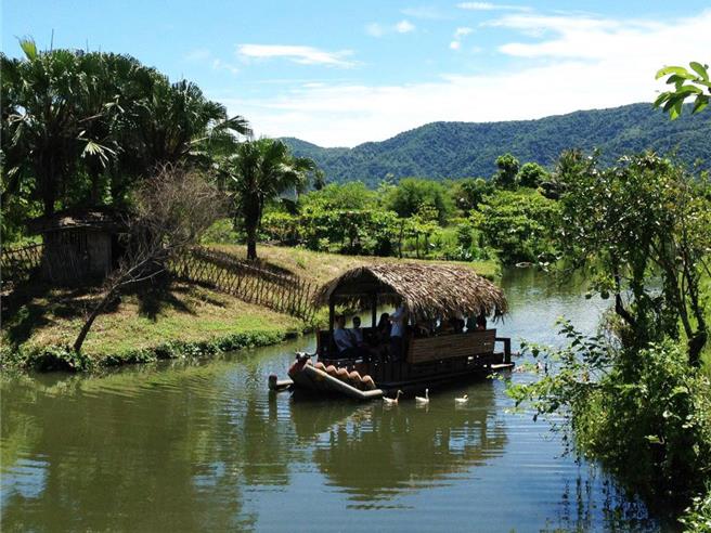 持6000元振興券至花蓮理想大地住宿，可升等蜜月套房及遊船。（花蓮理想大地渡假飯店提供）