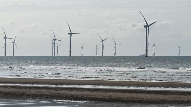 台灣具備發展離岸風電的先天地理優勢，後天的競標制度、市場機制和國產化政策上卻作繭自縛。圖／本報資料照片