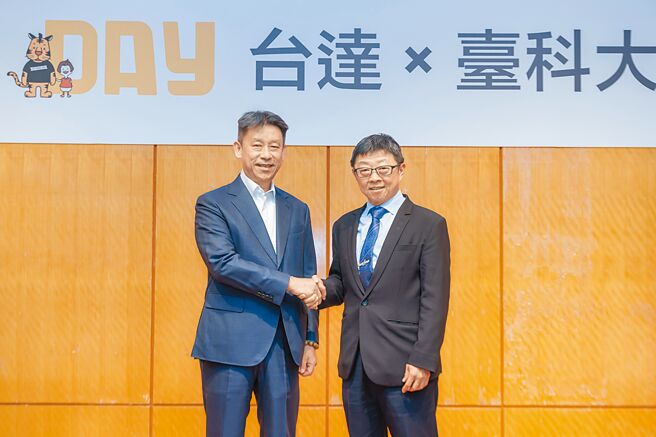 台达董事长暨执行长郑平（左）与臺科大校长顏家钰（右）亲自出席「DELTA DAY 台达日」活动。图／台达电提供