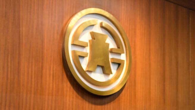 國際金價不斷創高，臺灣銀行黃金存摺牌價也跟著飆升，21日每公克賣出價格來到新台幣2,827元，連續四個交易日創下歷史新天價；若在一年前買進，21日高點時賣回，投資報酬率達36.9％。圖／本報資料照片